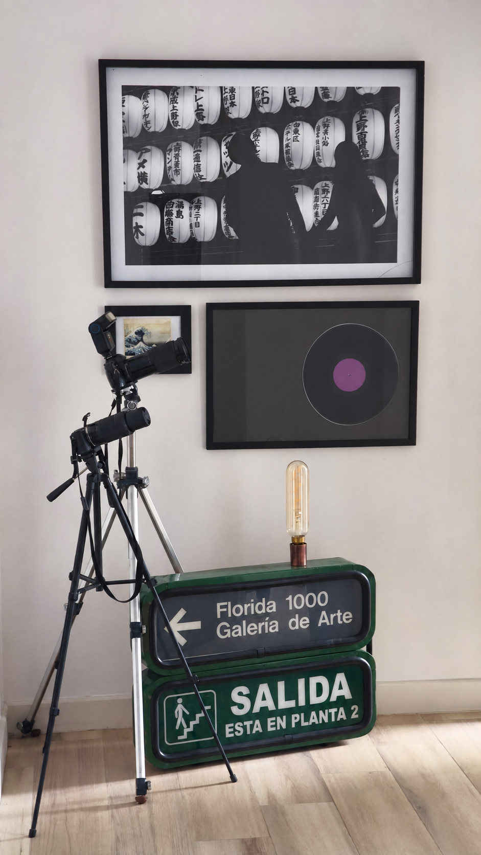 Mockup del cuadro colgado en un ambiente real